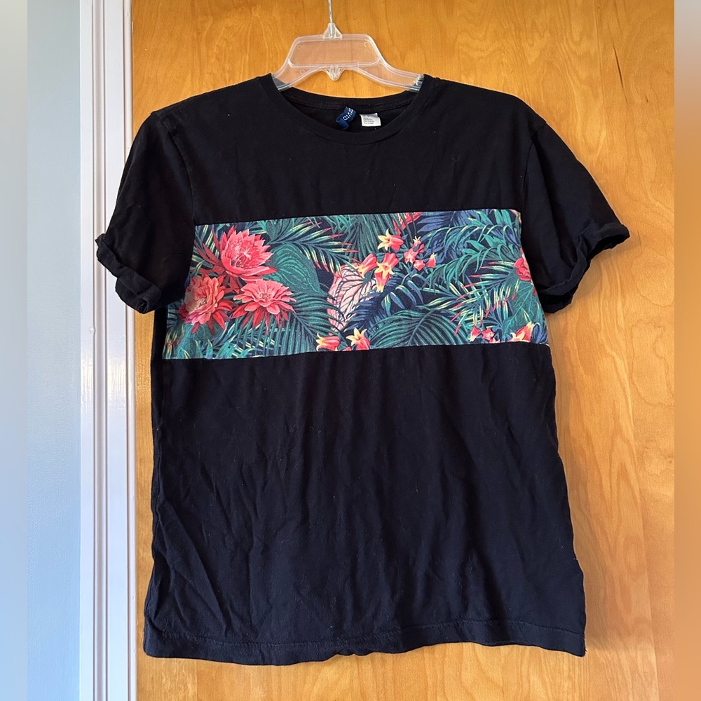 H&M black floral T-shirt size medium